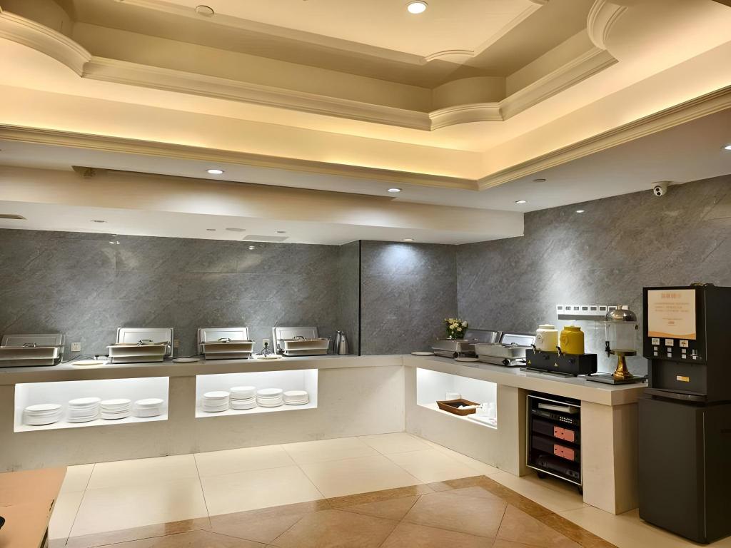 Фото Vienna Chongqing Yuanjiagang Subway Station Branch