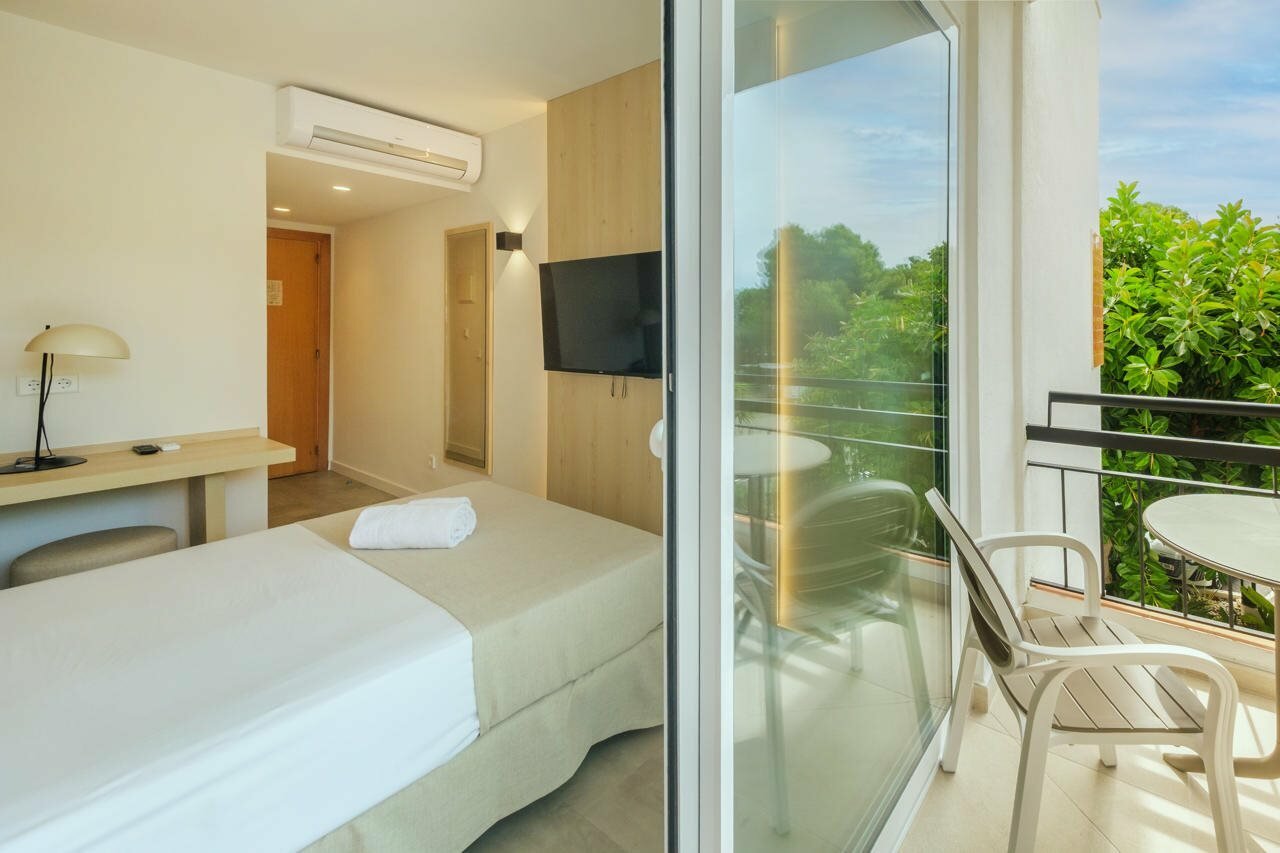 Фото Hotel Cabot Cala Ferrera