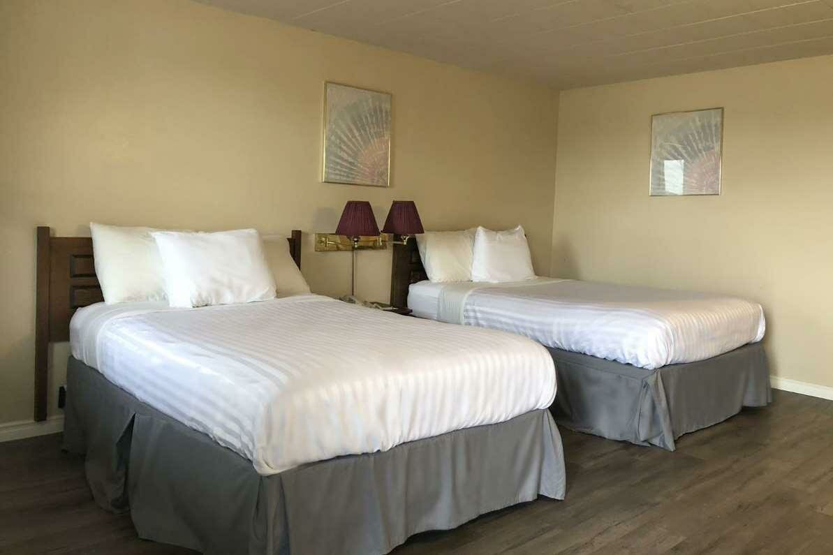 Фото Knights Inn Fort Erie