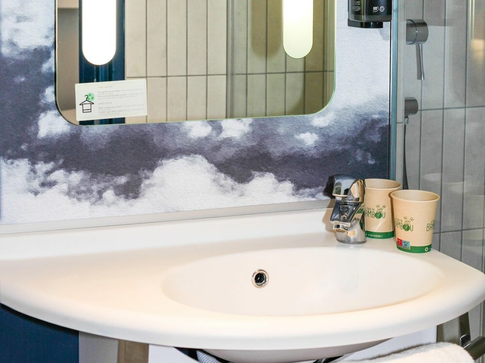 Фото Ibis La Rochelle Centre Historique