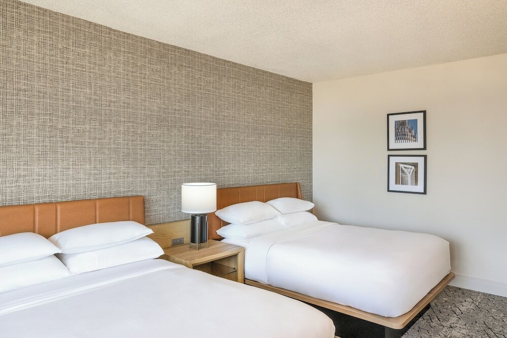 Фото Sheraton Charlotte Hotel