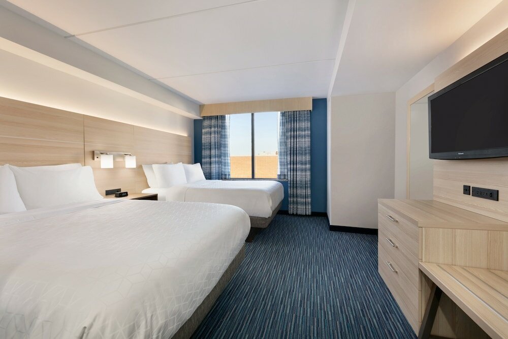 Фото Holiday Inn Express Hotel & Suites Norfolk Airport