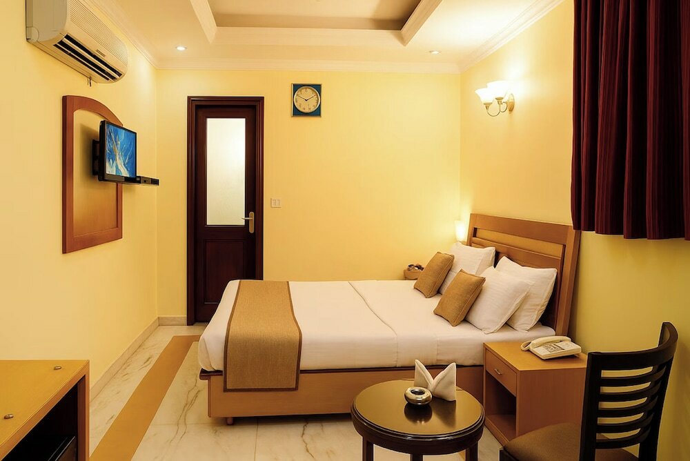 Фото Hotel Tjs Royale