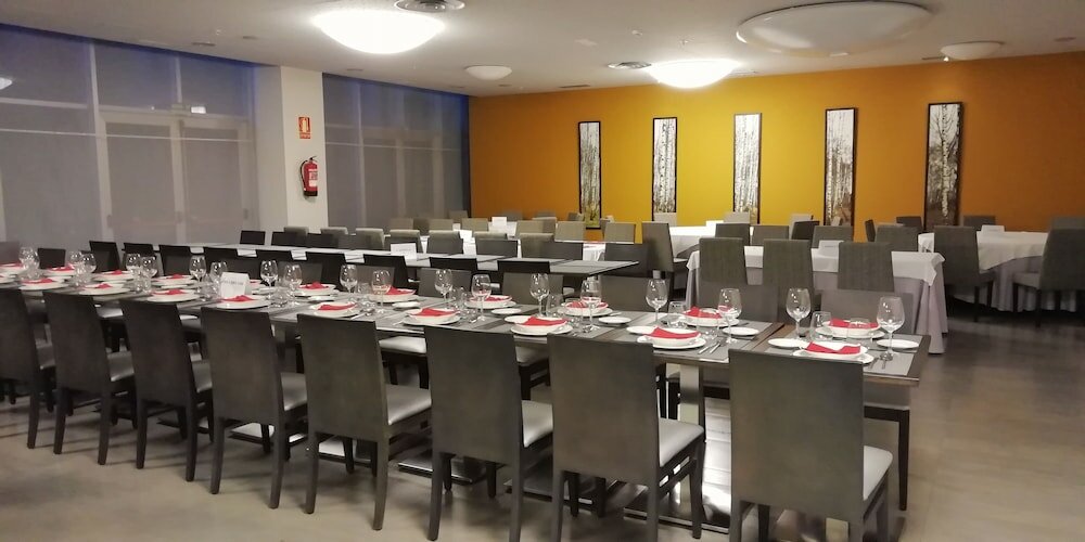 Фото Hotel Ciudad de Ponferrada