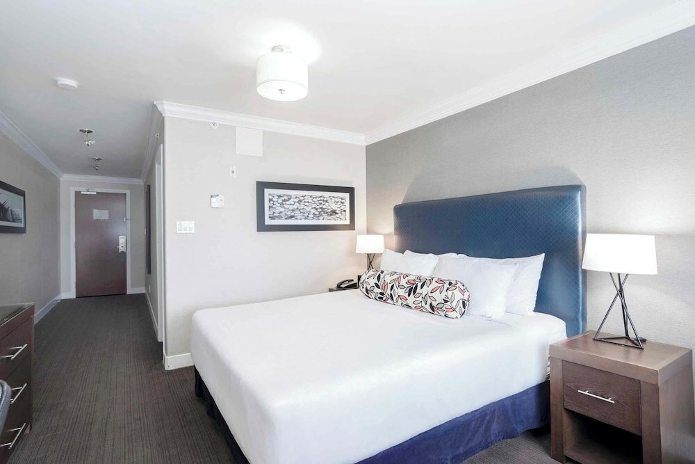 Фото Sandman Signature Prince George Hotel