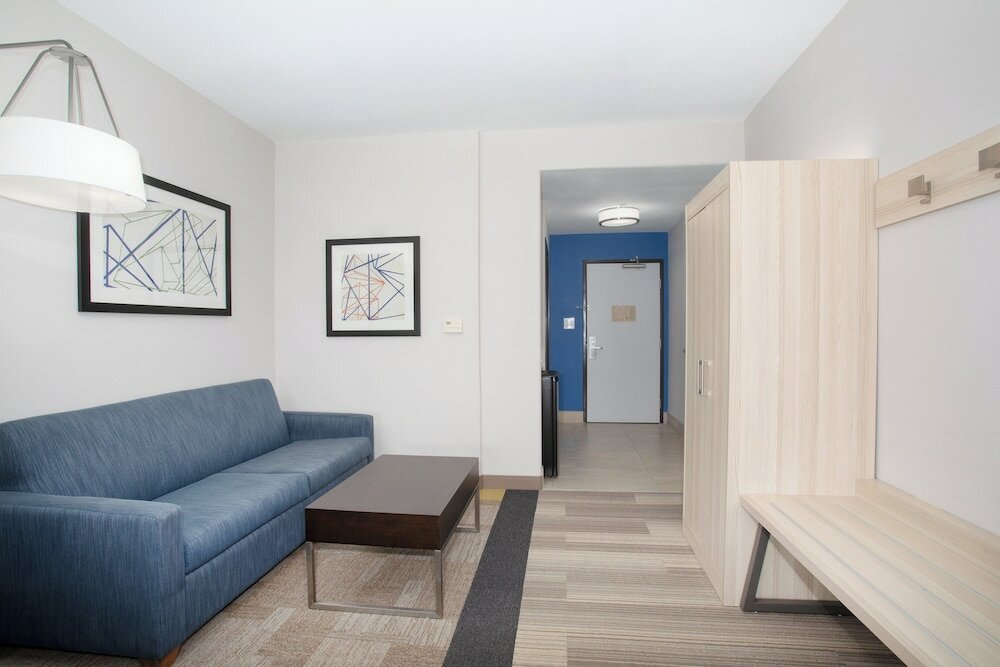 Фото Holiday Inn Express & Suites Phoenix - Glendale Sports Dist, an Ihg Hotel
