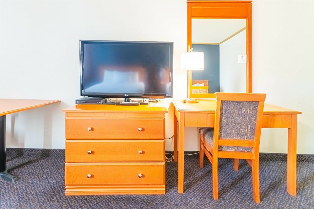 Фото Days Inn by Wyndham Drayton Valley
