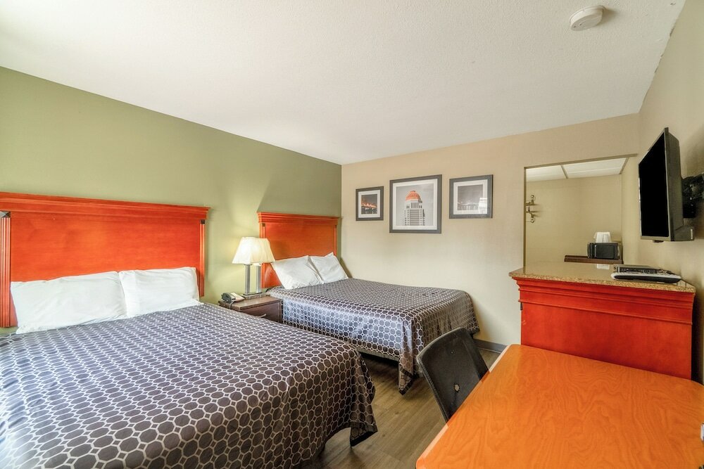 Фото Deluxe Inn & Suites By OYO Miami OK