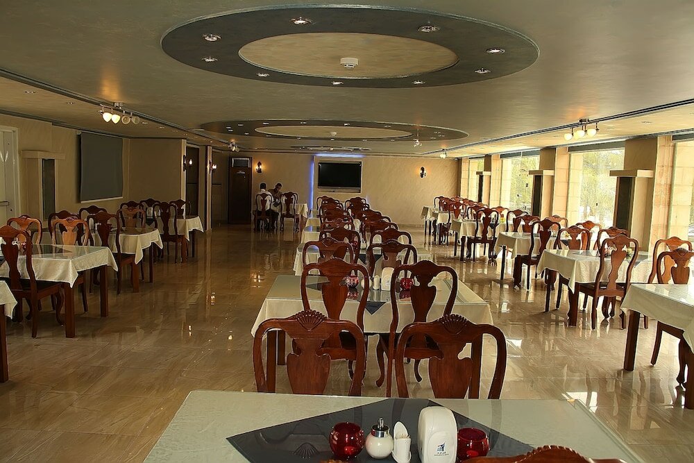 Фото Raed Hotel Suites