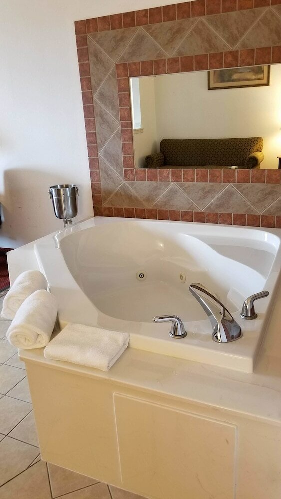 Фото FairBridge Inn & Suites Cleburne