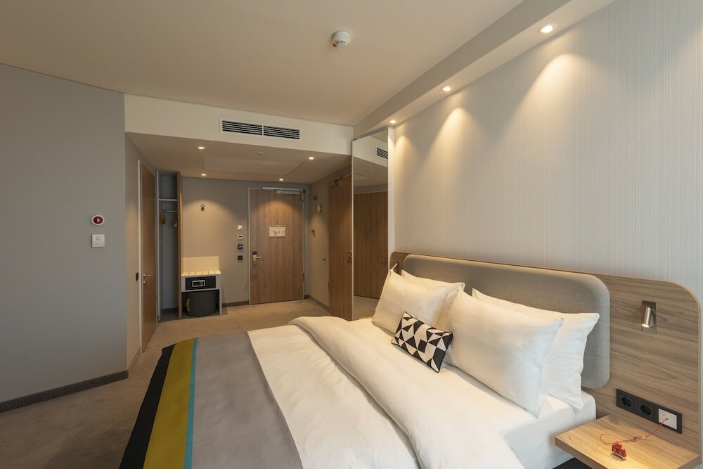 Фото Holiday Inn Express Düsseldorf Hauptbahnhof