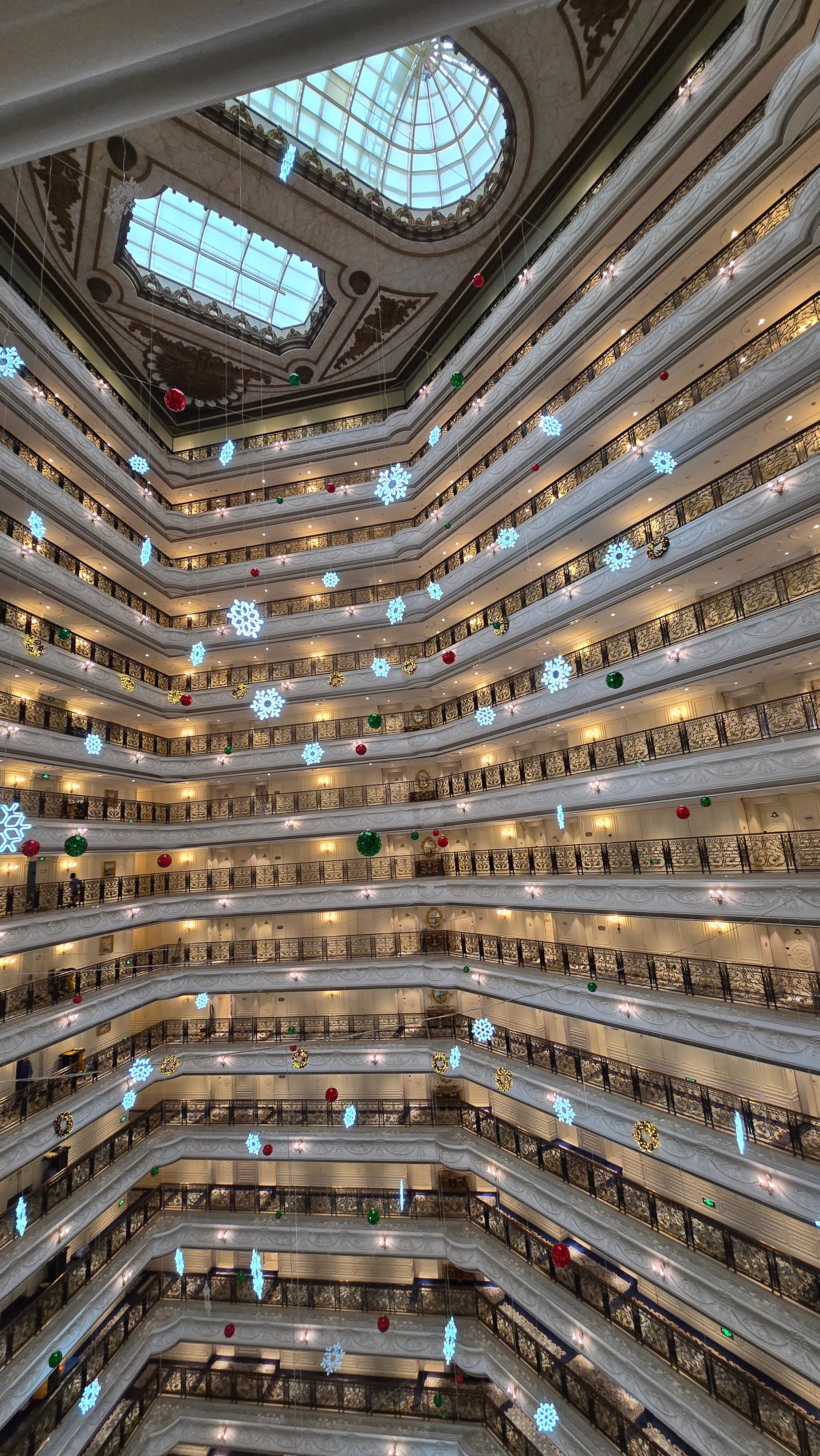 Фото Legendale Hotel Beijing