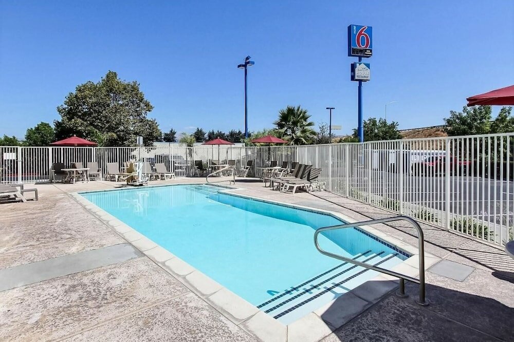 Фото Motel 6 Gilroy, Ca