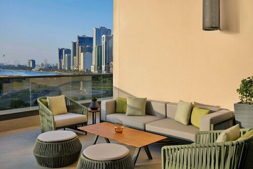 Гостиница DoubleTree by Hilton Sharjah Waterfront Hotel & Residences в Шардже