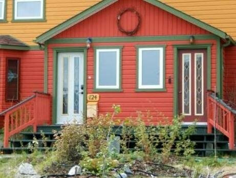 Гостиница Almost Home Guest House and B&b for the Artful Lodger в Уайтхорс