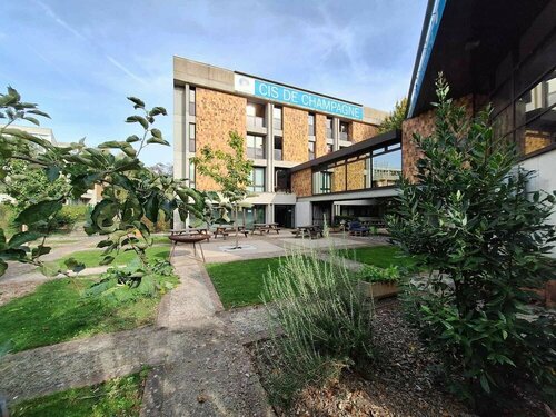Гостиница CIS De Champagne - Hostel в Реймсе