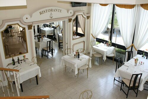 Гостиница Hotel Ristorante Commercio в Сале