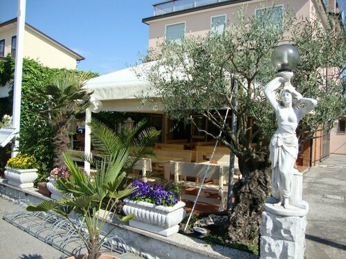 Гостиница Hotel Villa Ginevra в Каваллино-Трепорти