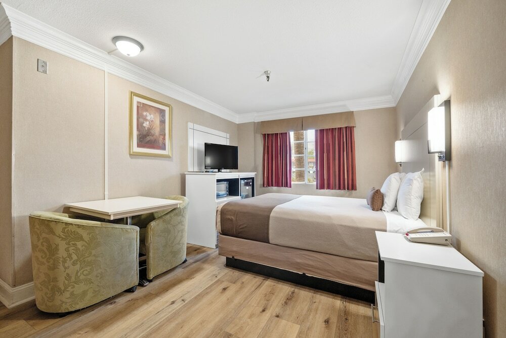 Фото Americas Best Value Inn San Clemente Beach