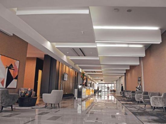 Фото The Capital Menlyn Maine