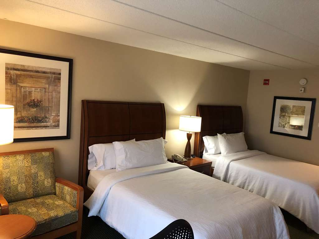 Фото Hilton Garden Inn Addison