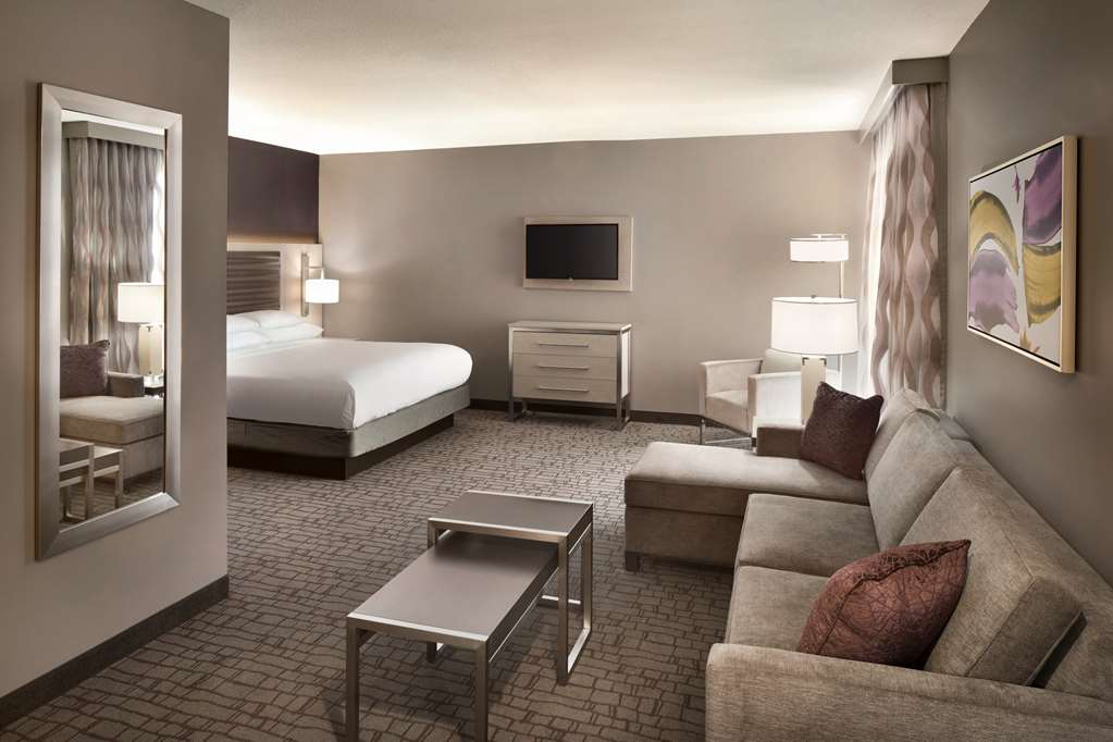 Фото Embassy Suites by Hilton Charlotte Uptown