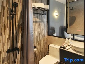 Гостиница The Seraya Hotel