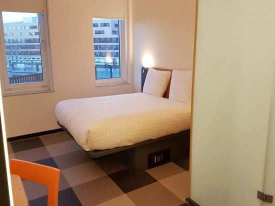 Фото EasyHotel Amsterdam Arena Boulevard