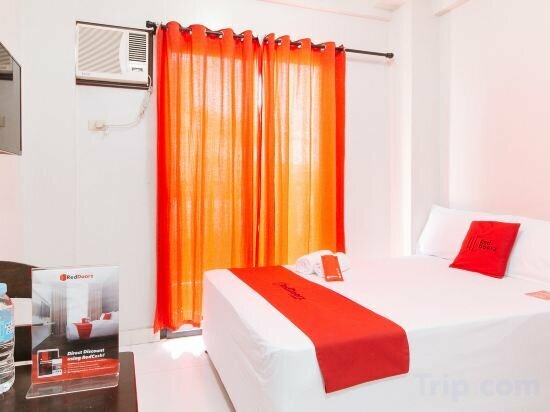 Hotel RedDoorz near Naia Terminal 1, Earth, photo