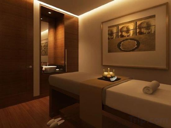 Фото Holiday Inn & Suites Makati, an Ihg Hotel