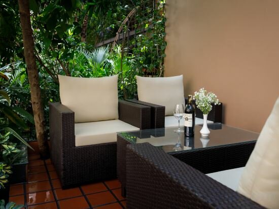 Фото Hotel Thrive A Tropical Courtyard