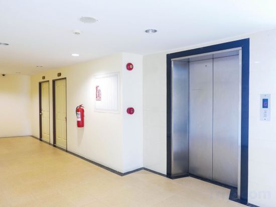 Фото Rambuttri House