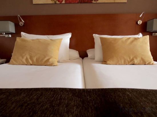 Фото Hotel Puerta de Toledo