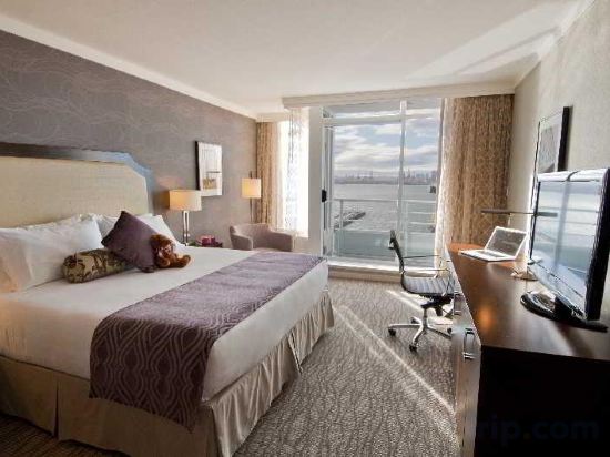 Фото Pinnacle Hotel at the Pier