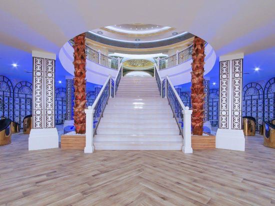 Фото Limak Cyprus Deluxe Hotel