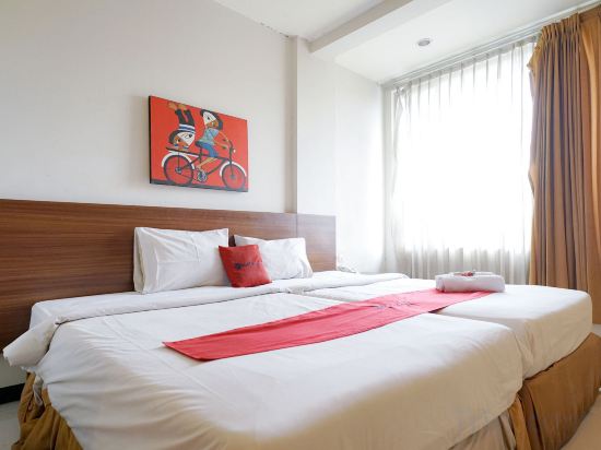 Фото RedDoorz Near Braga Street