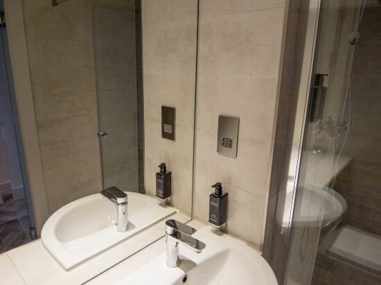 Фото Roomzzz Nottingham City