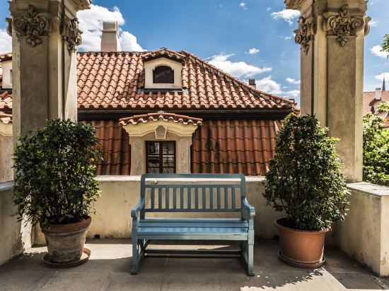 Фото Golden Well Hotel