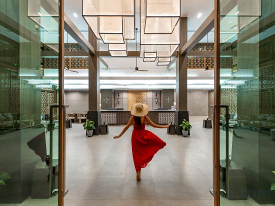 Фото Bella Nara Phuket Naiyang Beach