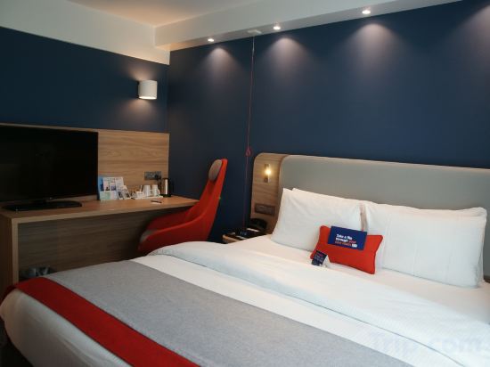 Фото Holiday Inn Express Zurich Airport, an Ihg Hotel