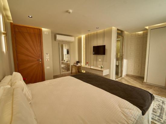 Фото Pyramids Charm