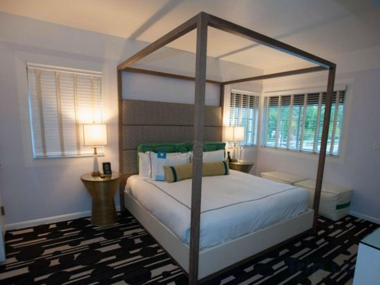 Фото Kimpton Surfcomber Hotel, an Ihg Hotel