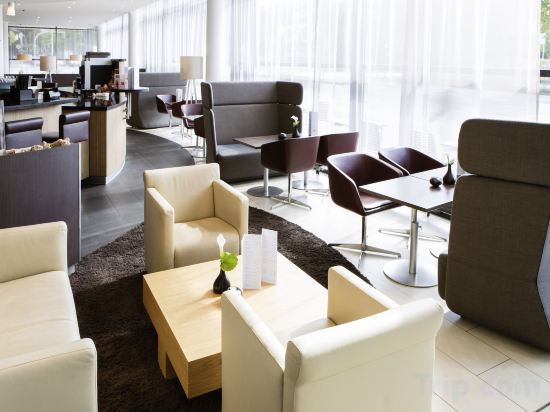 Фото Novotel Hamburg City Alster