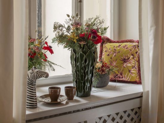 Фото The Sparrow Hotel