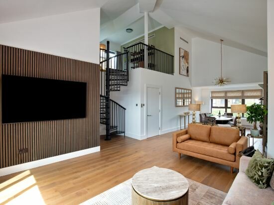 Фото Monarch House Serviced Apartments