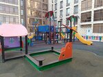 Playground (E-489 kóshesi, 6), playground