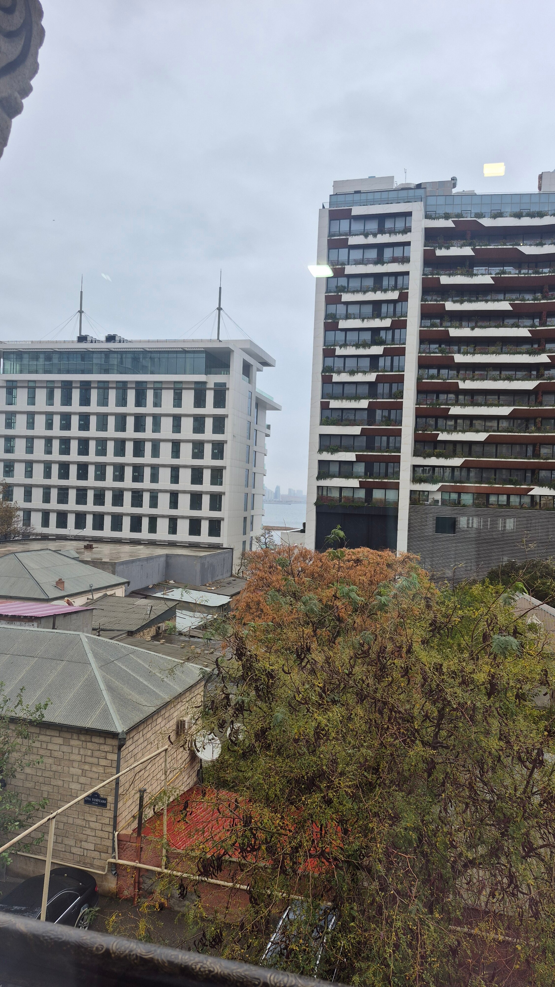 Фото East Legend