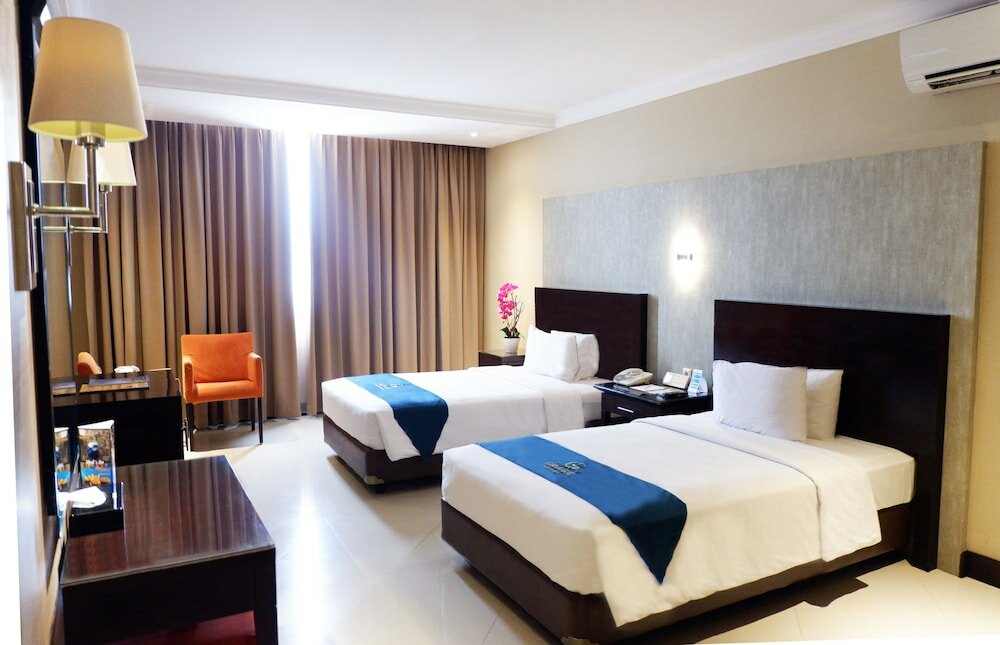 Фото Grage Hotel Cirebon