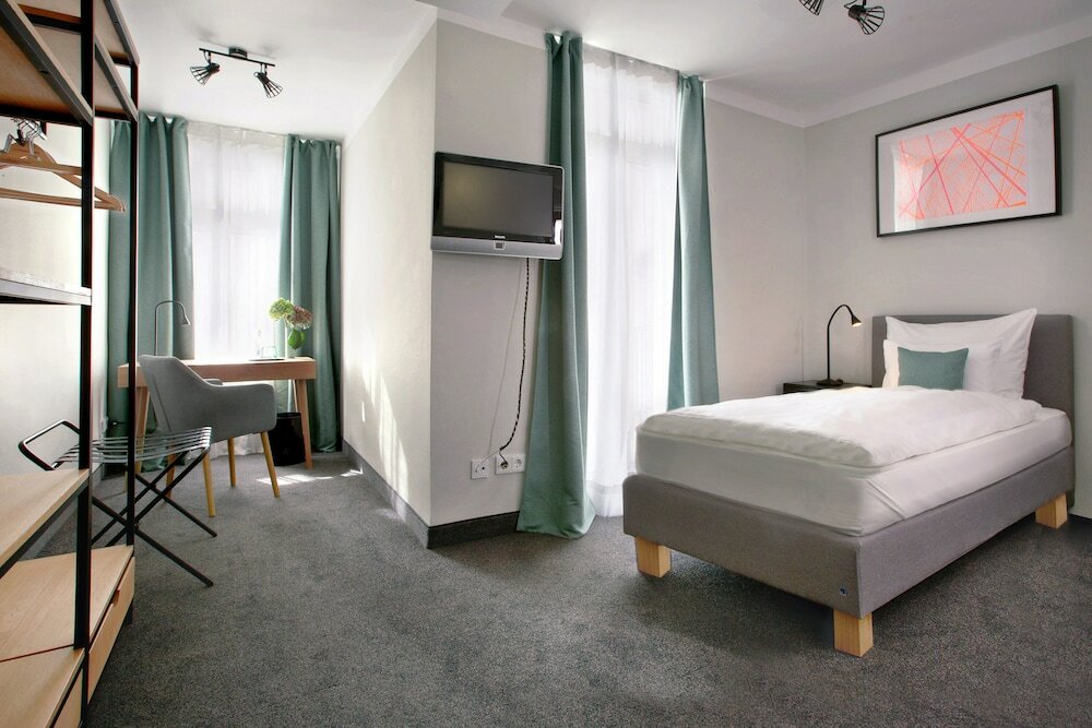 Фото Hotel Rotkreuzplatz