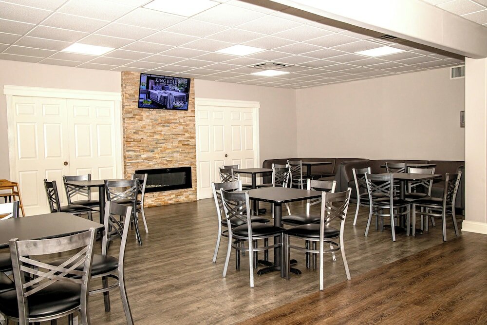 Фото Days Inn and Suites by Wyndham Hammond, In